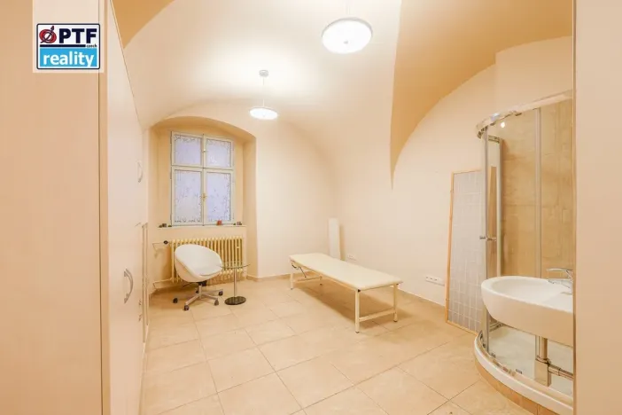Pronájem obchodního prostoru, Plzeň, Dominikánská, 25 m2