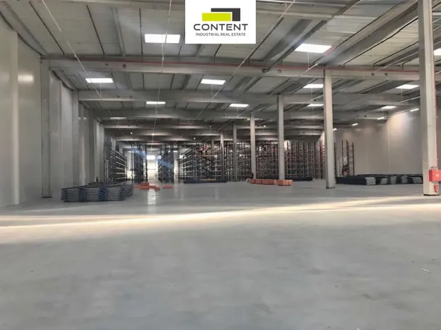 Pronájem skladu, Kozomín, 3800 m2