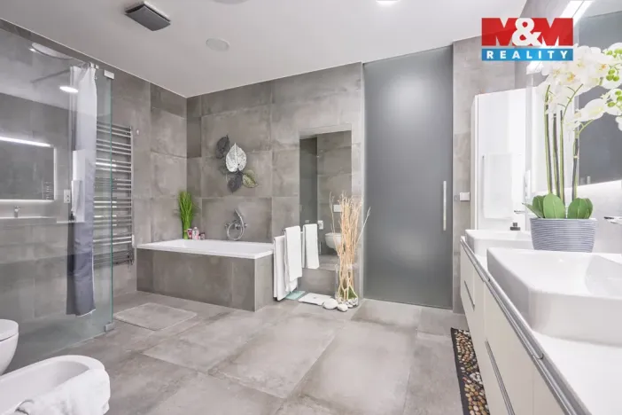 Prodej obchodního prostoru, Zlín, náměstí Míru, 5777 m2