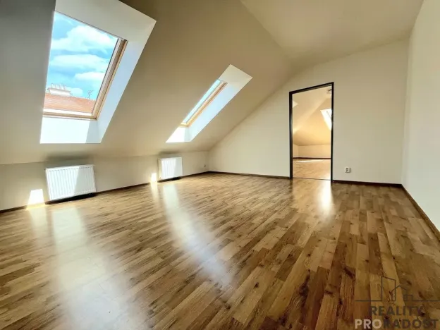 Pronájem bytu 2+kk, Brno, Vlhká, 2976 m2