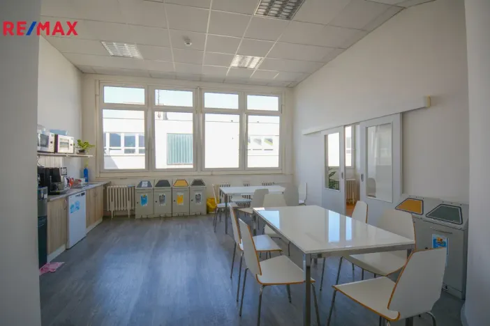 Pronájem kanceláře, Pardubice - Zelené Předměstí, Masarykovo náměstí, 416 m2