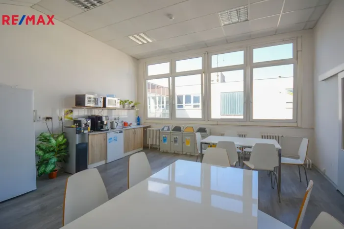 Pronájem kanceláře, Pardubice - Zelené Předměstí, Masarykovo náměstí, 416 m2