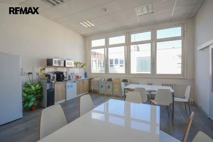 Pronájem kanceláře, Pardubice - Zelené Předměstí, Masarykovo náměstí, 416 m2