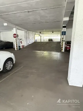 Pronájem garážového stání, Brno, Voroněžská, 16 m2