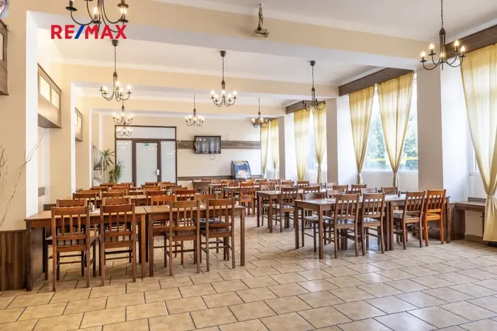 Prodej obchodního prostoru, Čelákovice, Rumunská, 794 m2