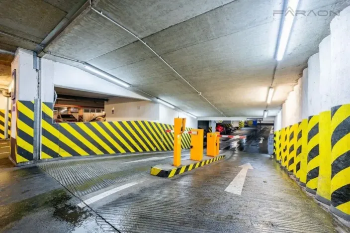 Prodej garáže, Praha - Vinohrady, U Zvonařky, 15 m2