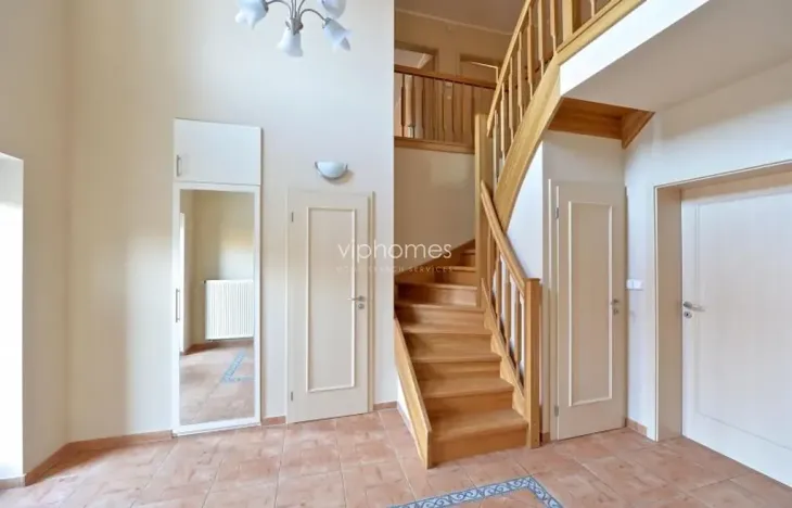 Pronájem vily, Praha - Nebušice, K vinicím, 300 m2