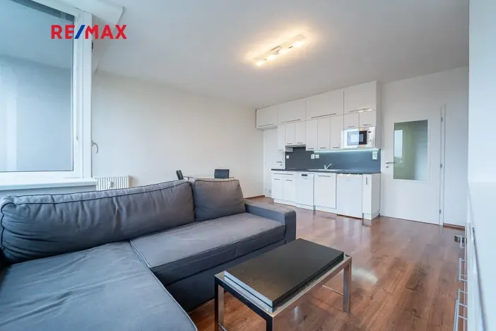 Pronájem bytu 1+kk, Velký Osek, U hřiště, 33 m2