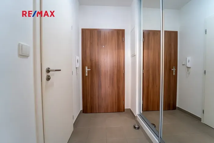 Pronájem bytu 1+kk, Velký Osek, U hřiště, 33 m2