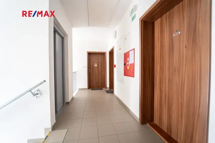 Pronájem bytu 1+kk, Velký Osek, U hřiště, 33 m2