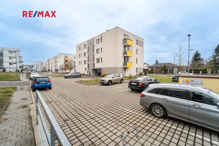Pronájem bytu 1+kk, Velký Osek, U hřiště, 33 m2