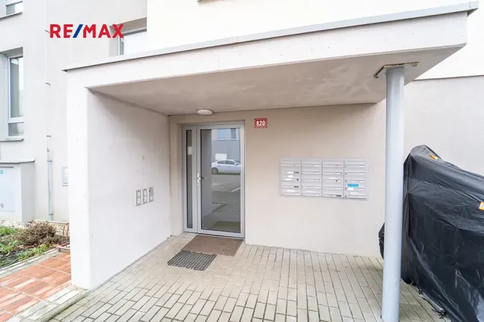 Pronájem bytu 1+kk, Velký Osek, U hřiště, 33 m2