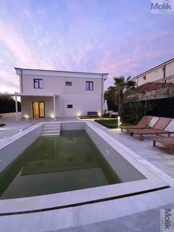 Prodej vily, Spille, 235 m2