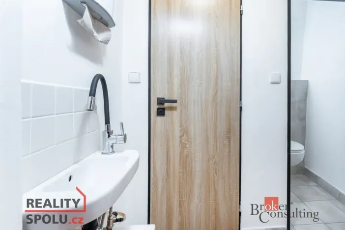 Pronájem obchodního prostoru, Pardubice - Pardubice-Staré Město, Pernštýnská, 54 m2