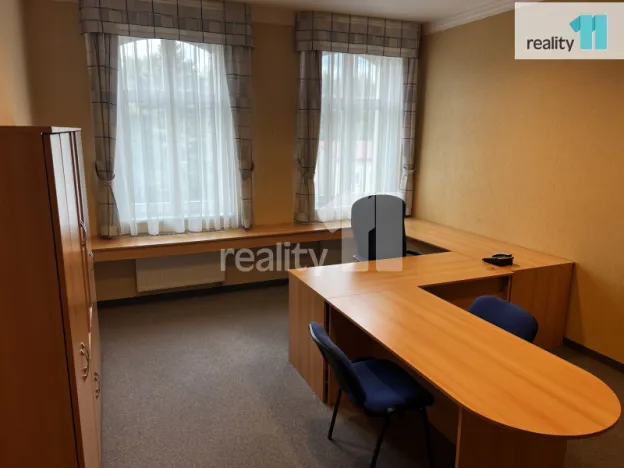 Pronájem kanceláře, Karlovy Vary - Dvory, Chebská, 21 m2