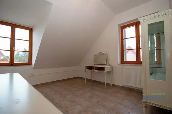 Pronájem atypického bytu, Mratín, Boční, 109 m2