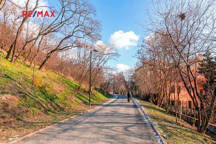 Pronájem obchodního prostoru, Praha - Žižkov, Husitská, 120 m2