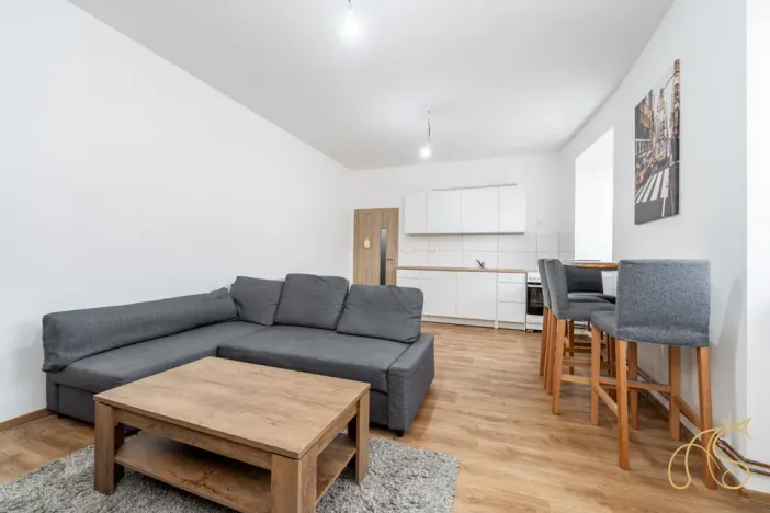 Prodej bytu 2+kk, Studená, nám. Sv. J. Nepomuckého, 51 m2