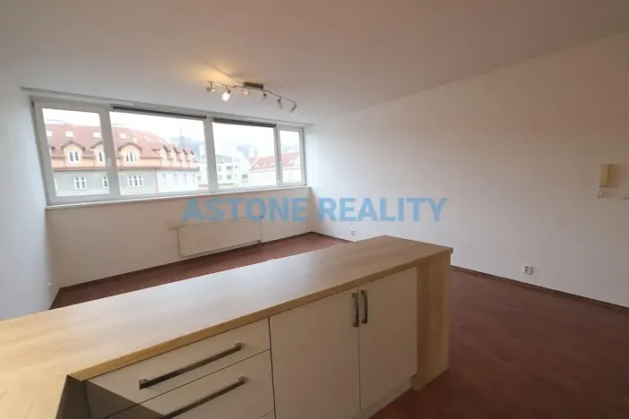 Pronájem bytu 2+kk, Praha - Vysočany, Skloněná, 60 m2