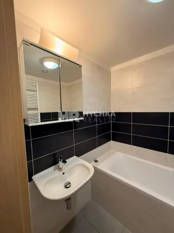 Pronájem bytu 2+kk, Praha - Nusle, Bartoškova, 57 m2