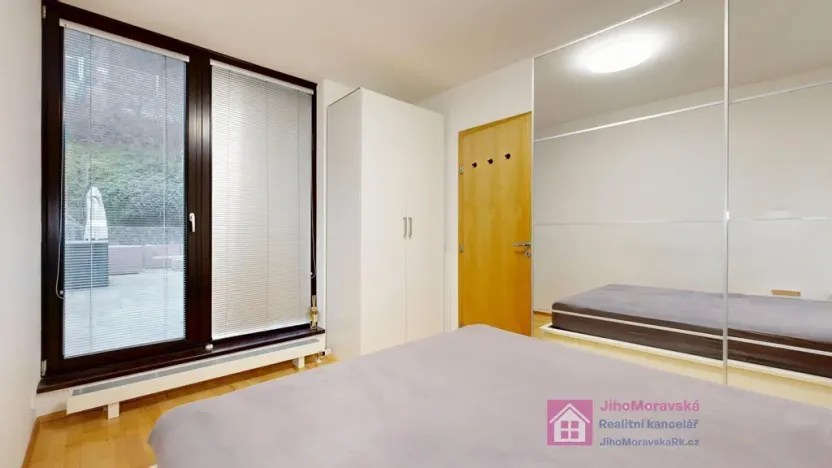 Pronájem bytu 2+kk, Praha - Smíchov, Radlická, 78 m2