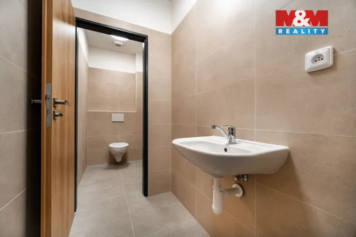 Pronájem skladu, Cerekvice nad Loučnou, 784 m2