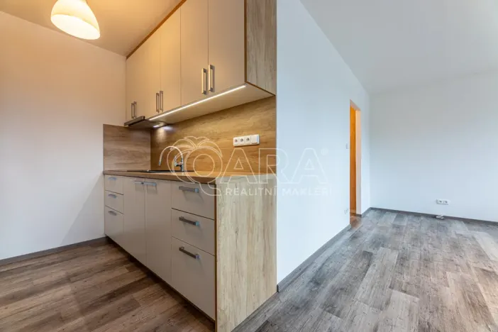 Prodej bytu 1+kk, Praha - Prosek, Lovosická, 34 m2