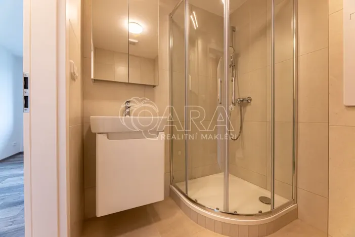 Prodej bytu 1+kk, Praha - Prosek, Lovosická, 34 m2