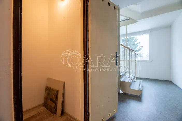 Prodej bytu 1+kk, Praha - Prosek, Lovosická, 34 m2