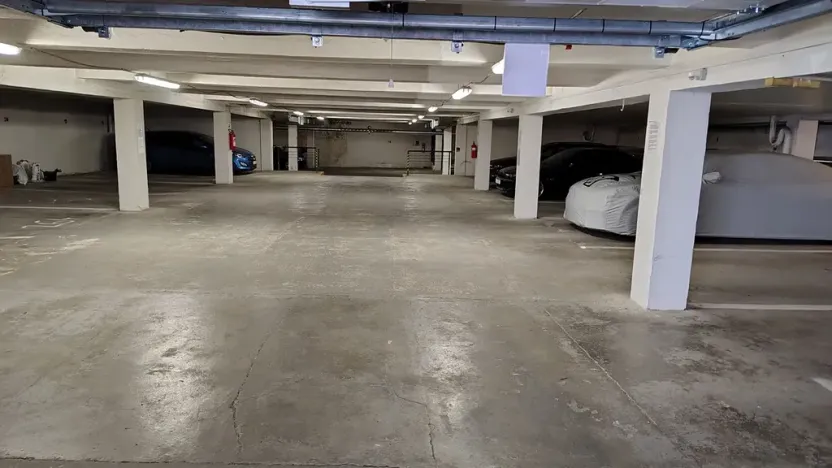 Pronájem garážového stání, Praha - Holešovice, Osadní, 11 m2