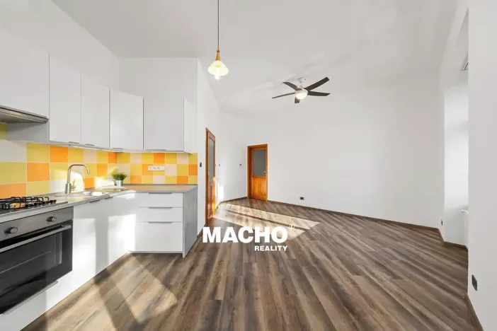 Pronájem bytu 3+kk, Praha - Vršovice, Černomořská, 70 m2