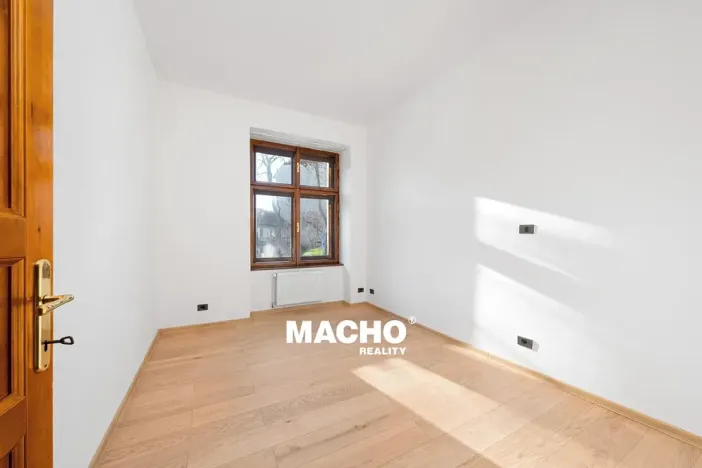 Pronájem bytu 3+kk, Praha - Vršovice, Černomořská, 70 m2