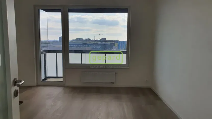 Pronájem bytu 1+kk, Praha, Kolbenova, 35 m2