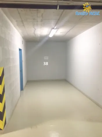 Pronájem garážového stání, Praha - Nusle, K sídlišti, 16 m2