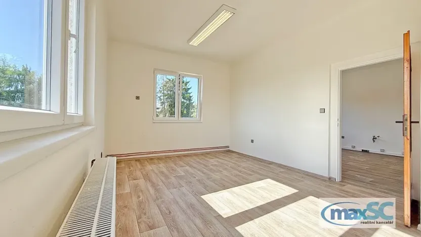 Pronájem kanceláře, Moravany, 111 m2