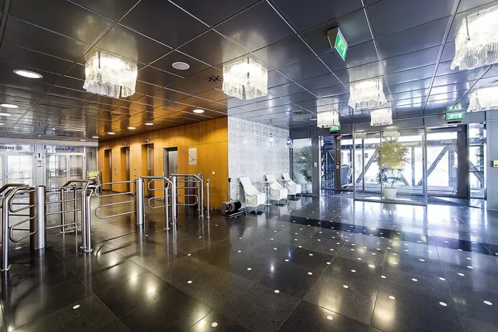 Pronájem kanceláře, Praha - Karlín, Ke Štvanici, 1200 m2