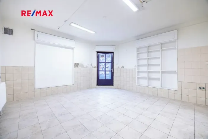 Pronájem obchodního prostoru, Praha - Dolní Počernice, Českobrodská, 66 m2