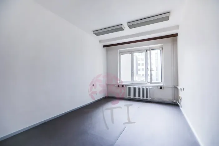 Pronájem kanceláře, Praha - Karlín, Thámova, 154 m2