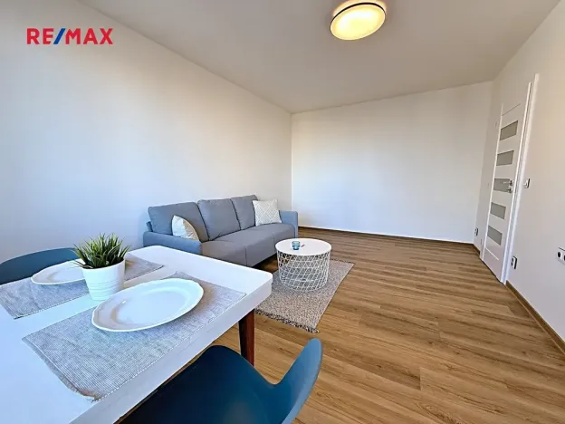 Pronájem bytu 1+kk, Pardubice, Družby, 30 m2