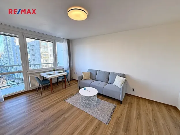 Pronájem bytu 1+kk, Pardubice, Družby, 30 m2