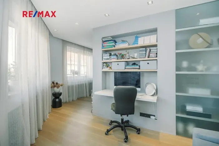 Prodej atypického bytu, Pardubice, Nerudova, 160 m2