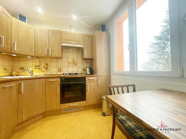 Prodej bytu 2+1, Karlovy Vary, Gagarinova, 64 m2