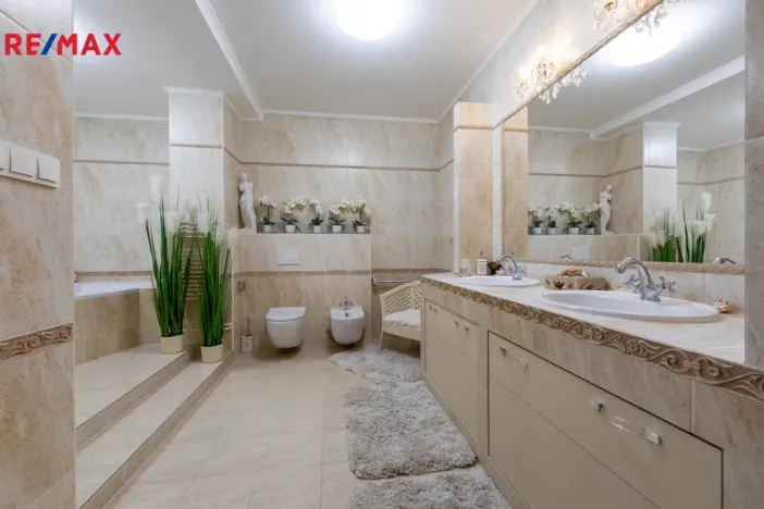 Prodej bytu 3+1, Karlovy Vary, Koptova, 122 m2