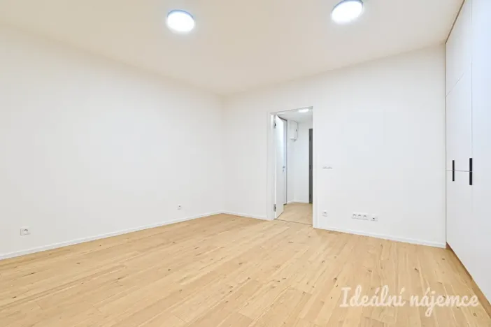 Pronájem bytu 1+kk, Brno, Bratislavská, 29 m2