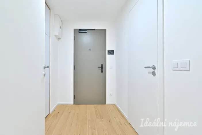 Pronájem bytu 1+kk, Brno, Bratislavská, 29 m2