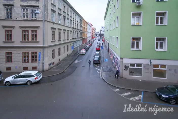 Pronájem bytu 1+kk, Brno, Bratislavská, 29 m2