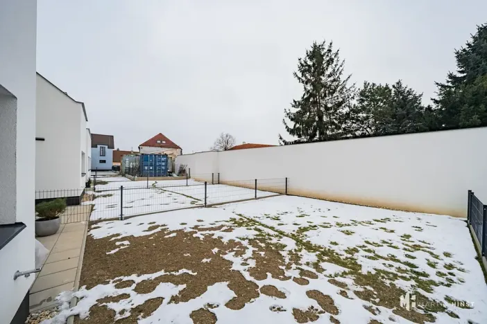 Prodej podílu bytu 3+kk, Přezletice, Zahradní, 148 m2