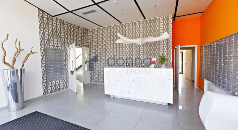 Pronájem bytu 2+kk, Praha, Molákova, 42 m2