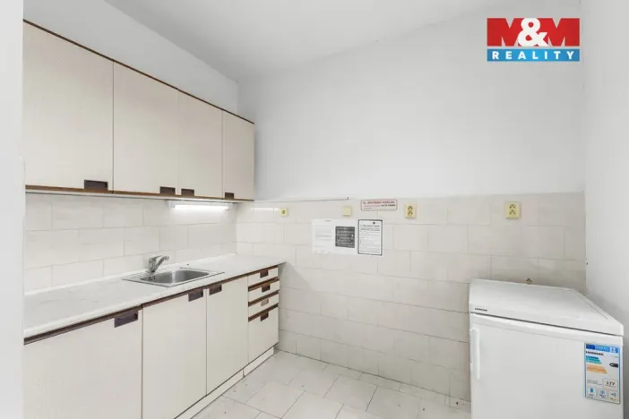 Pronájem výrobních prostor, Libušín, Důl Max, 768 m2