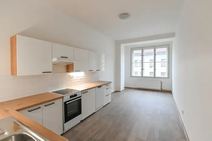 Pronájem bytu 3+1, Praha - Smíchov, Štefánikova, 120 m2